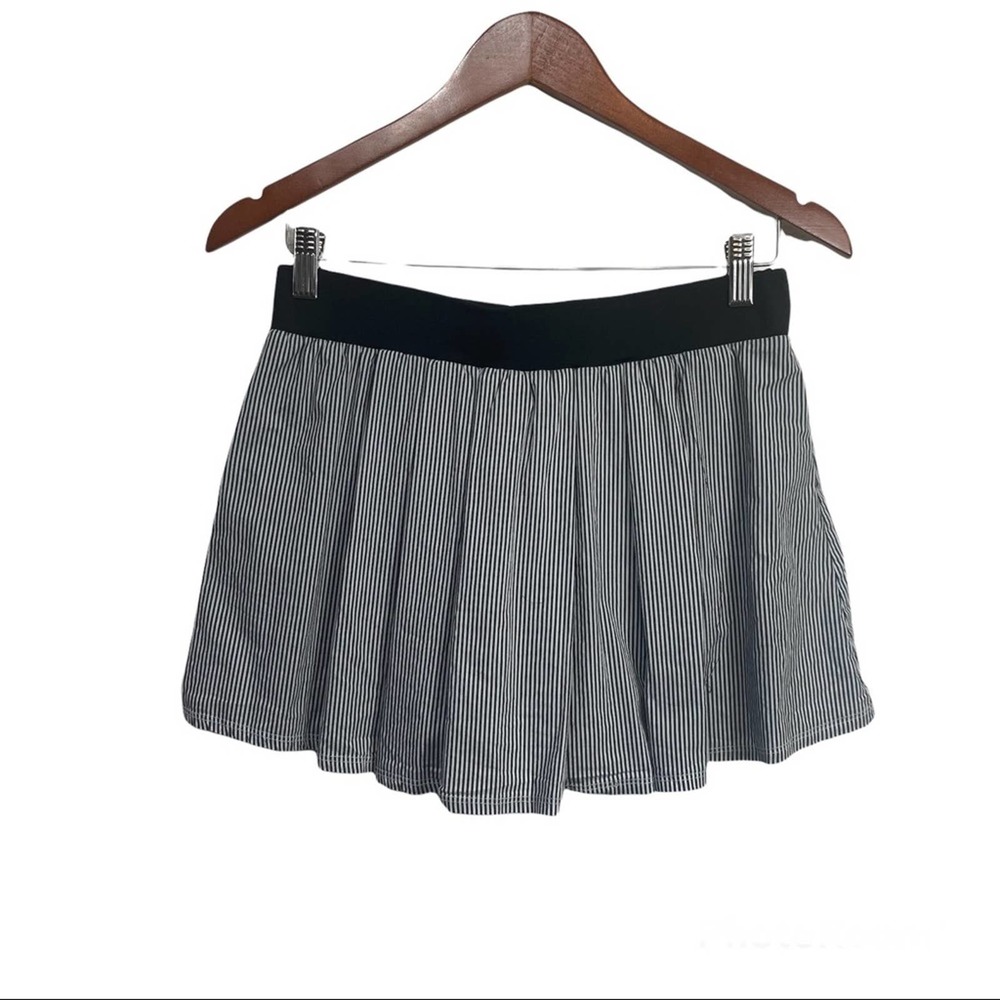 FILA Black and White Activewear Skort Size Medium